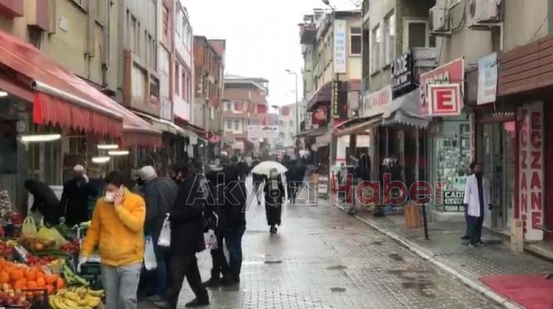 Akyazı Merkez Çarşıda Herkes  
