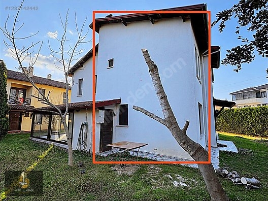 Akyazı Merkezde satılık villa!