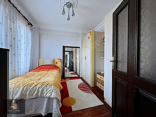 Akyazı Merkezde satılık villa!