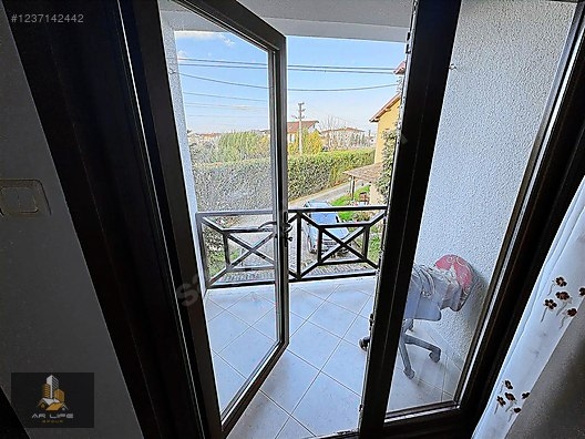 Akyazı Merkezde satılık villa!