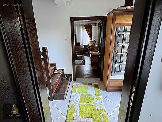 Akyazı Merkezde satılık villa!