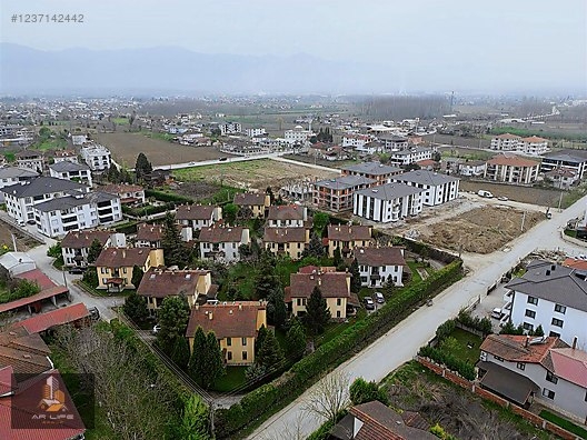 Akyazı Merkezde satılık villa!
