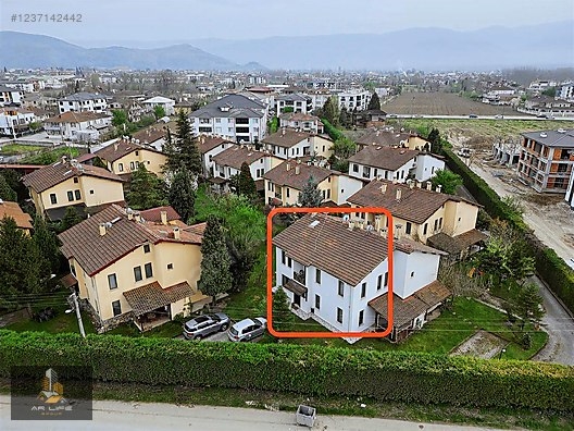 Akyazı Merkezde satılık villa!