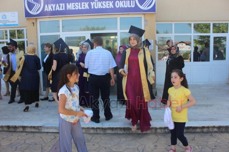 Akyazı Meslek Yüksekokulunda Mezuniyet Coşkusu