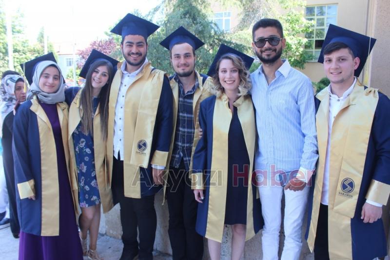 Akyazı Meslek Yüksekokulunda Mezuniyet Coşkusu