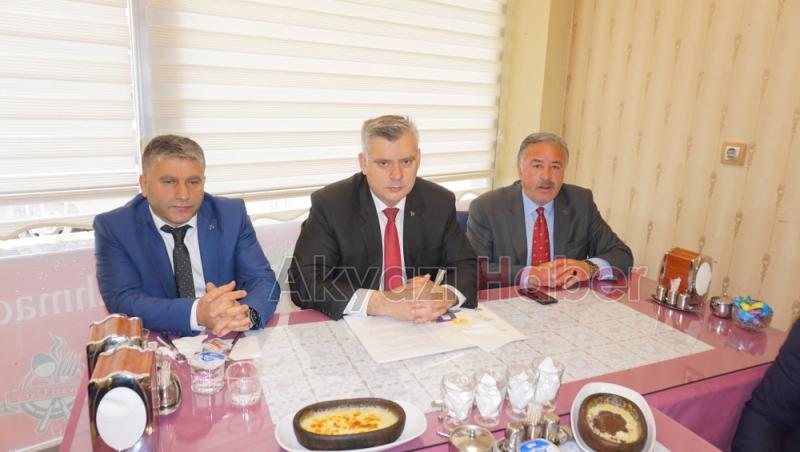 Akyazı MHP İlçe Teşkilatı Basınla Kahvaltıda Buluştu