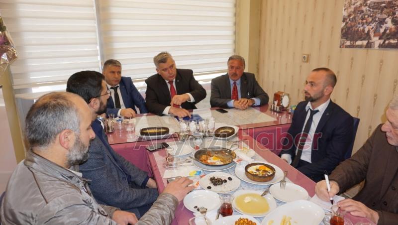Akyazı MHP İlçe Teşkilatı Basınla Kahvaltıda Buluştu