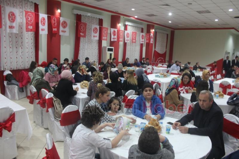 AKYAZI MHP İLÇE TEŞKİLATI İFTAR YEMEĞİNDE BULUŞTU