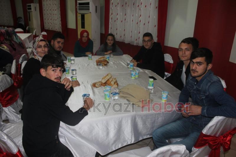 AKYAZI MHP İLÇE TEŞKİLATI İFTAR YEMEĞİNDE BULUŞTU