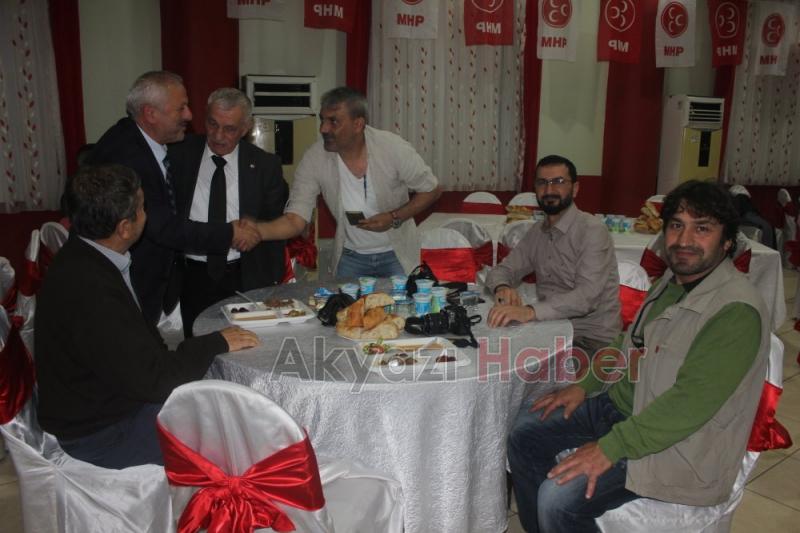 AKYAZI MHP İLÇE TEŞKİLATI İFTAR YEMEĞİNDE BULUŞTU