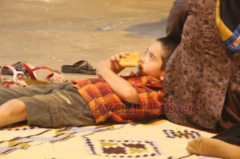 Akyazı Milli İradeye Sahip Çıktı,Vatandaşlar Çarşı İçinde Sabahladı