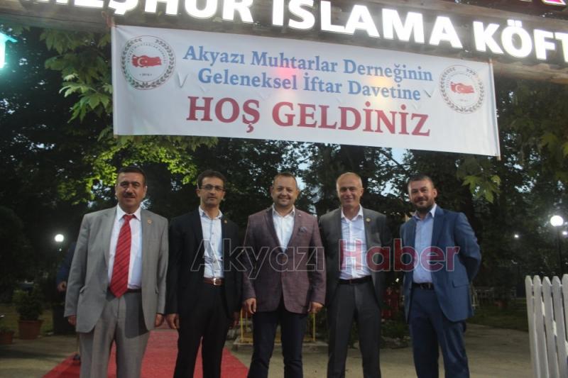 Akyazı Muhtarlar Derneği İftarına Yoğun İlgi