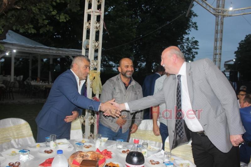 Akyazı Muhtarlar Derneği İftarına Yoğun İlgi