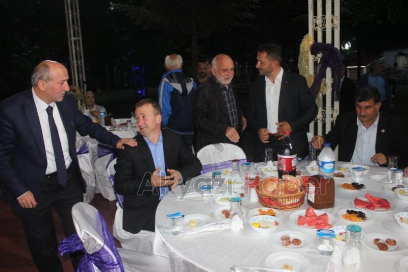 Akyazı Muhtarlar Derneği İftarına Yoğun İlgi
