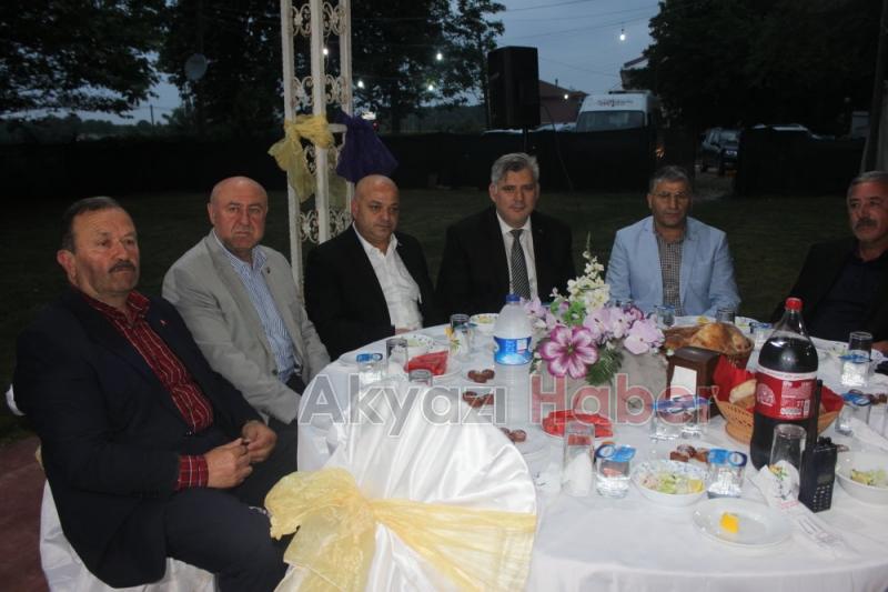 Akyazı Muhtarlar Derneği İftarına Yoğun İlgi