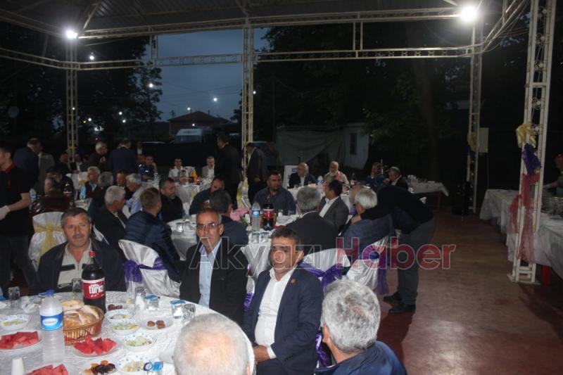 Akyazı Muhtarlar Derneği İftarına Yoğun İlgi