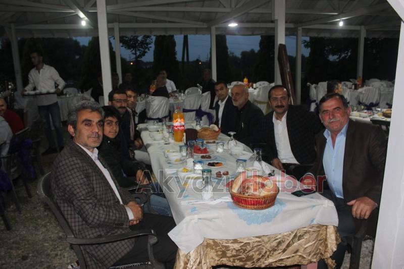Akyazı Muhtarlar Derneği İftarına Yoğun İlgi