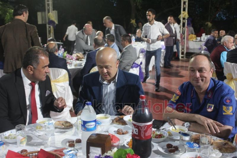 Akyazı Muhtarlar Derneği İftarına Yoğun İlgi