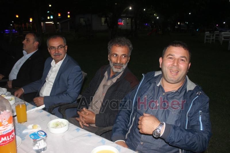 Akyazı Muhtarlar Derneği İftarına Yoğun İlgi