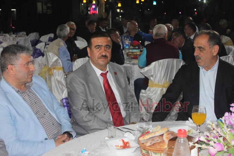 Akyazı Muhtarlar Derneği İftarına Yoğun İlgi