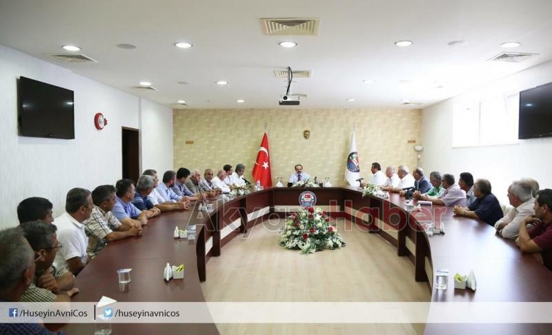 Akyazı Muhtarlar Derneği Vali Çoşu Ziyaret Etti