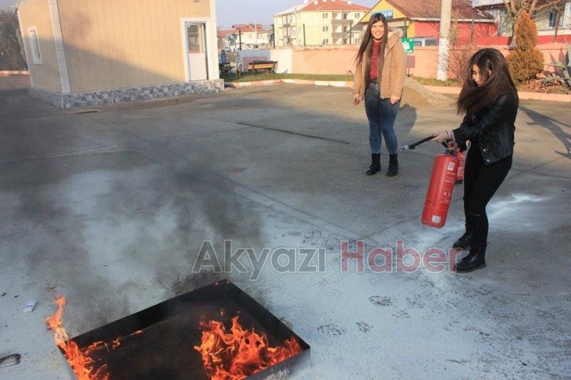 AKYAZI MYO ÖĞRENCİLERİ YANGIN TATBİKATI YAPTI
