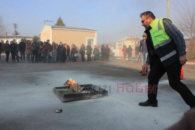 AKYAZI MYO ÖĞRENCİLERİ YANGIN TATBİKATI YAPTI