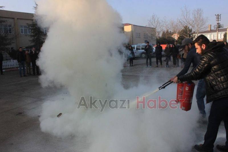 AKYAZI MYO ÖĞRENCİLERİ YANGIN TATBİKATI YAPTI