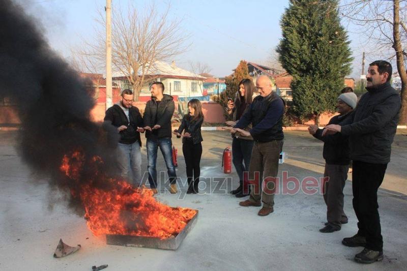 AKYAZI MYO ÖĞRENCİLERİ YANGIN TATBİKATI YAPTI