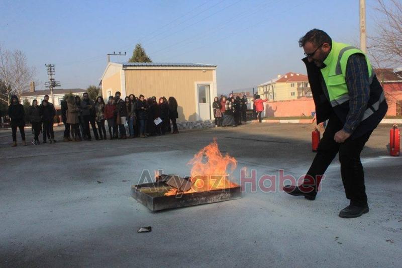 AKYAZI MYO ÖĞRENCİLERİ YANGIN TATBİKATI YAPTI