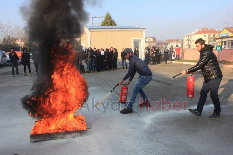 AKYAZI MYO ÖĞRENCİLERİ YANGIN TATBİKATI YAPTI
