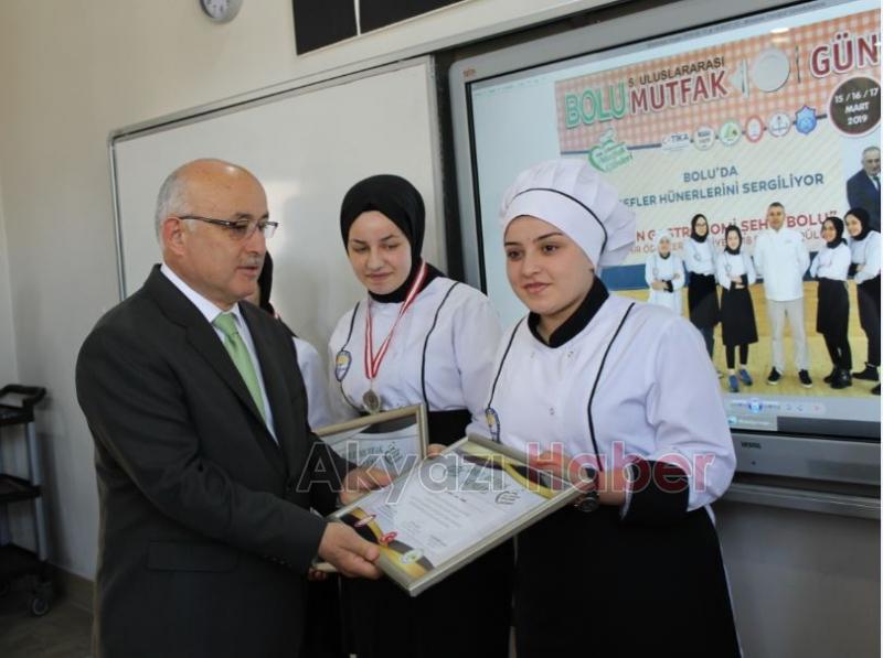 AKYAZI NİLÜFER HATUN MTAL GASTRONOMİ ŞEHRİ BOLU DAN MADALYALAR İLE DÖNDÜ