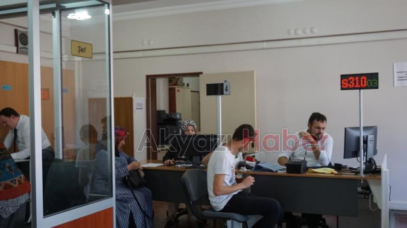 Akyazı Nüfus Müdürlüğünde  Ehliyet ve pasaport çilesi