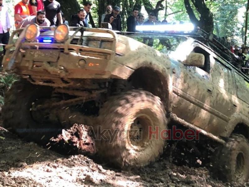 Akyazı Off Road Kulübü  Düzcedeki yarışlarda birinci oldu