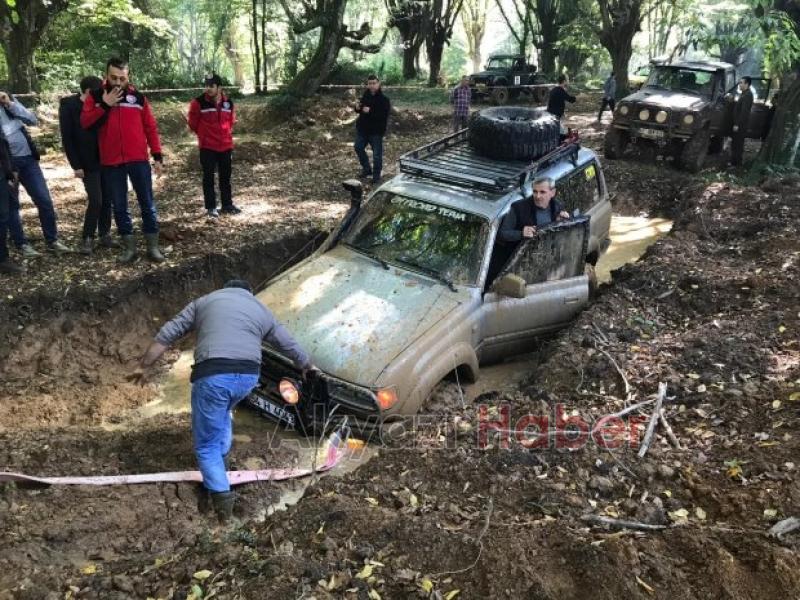 Akyazı Off Road Kulübü  Düzcedeki yarışlarda birinci oldu