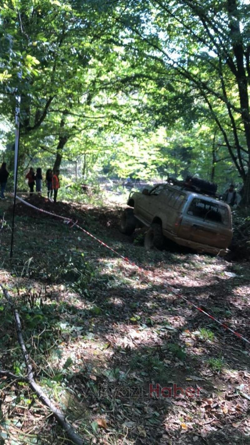 Akyazı Off Road Kulübü  Düzcedeki yarışlarda birinci oldu