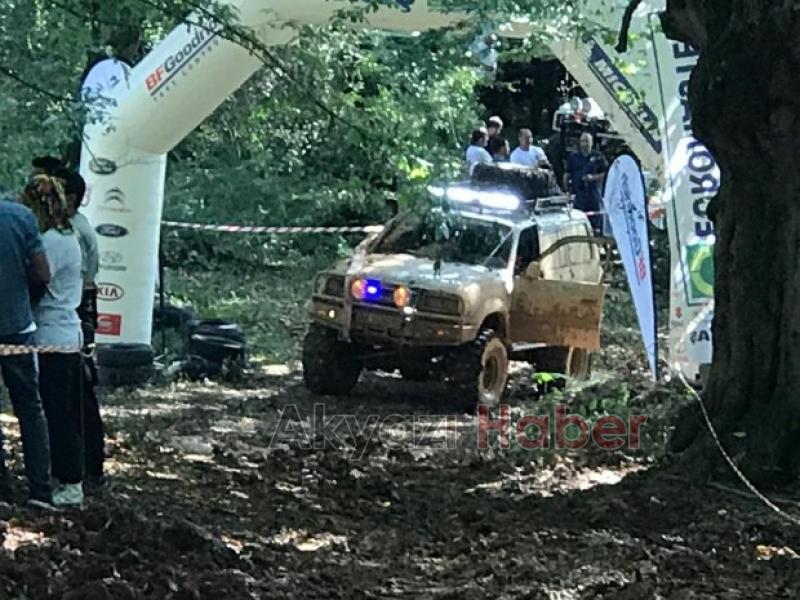 Akyazı Off Road Kulübü  Düzcedeki yarışlarda birinci oldu