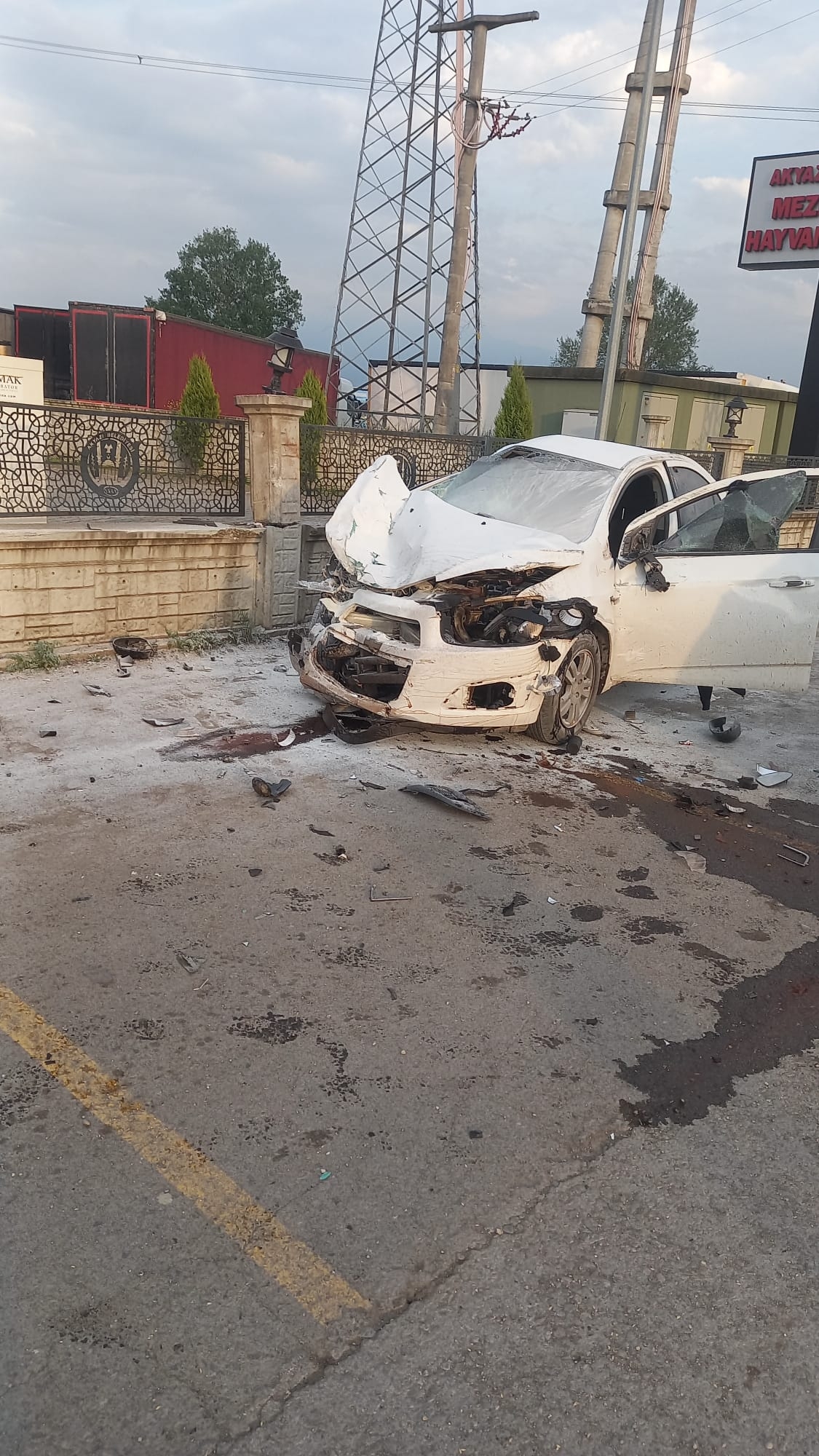 Akyazı Ormanköy yolunda feci kaza: 2 yaralı