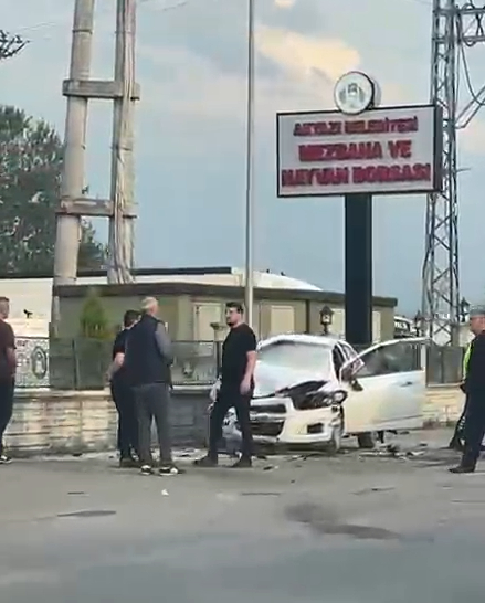 Akyazı Ormanköy yolunda feci kaza: 2 yaralı