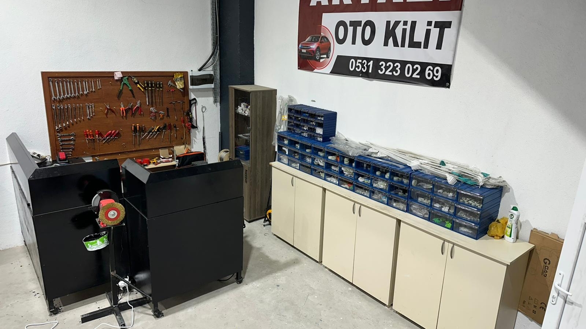 Akyazı Oto Kilit – Kapı, Kilit, Cam Kriko ve Otomatik Kapı Tamiri, Hızlı ve Garantili Servis