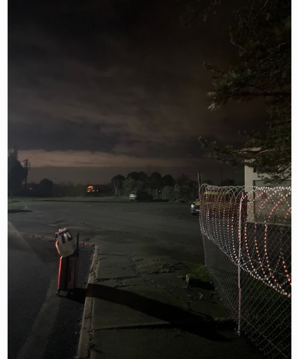 Akyazı otogara girmeyen yolcu otobüsü genç kızı gece vakti gişelerde indirdi