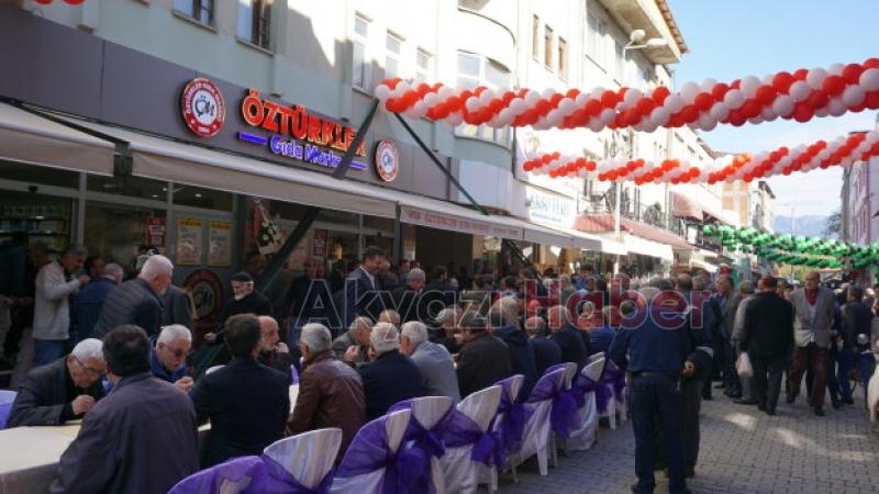 Akyazı Öztürk Markette Gelenek Devam Ediyor
