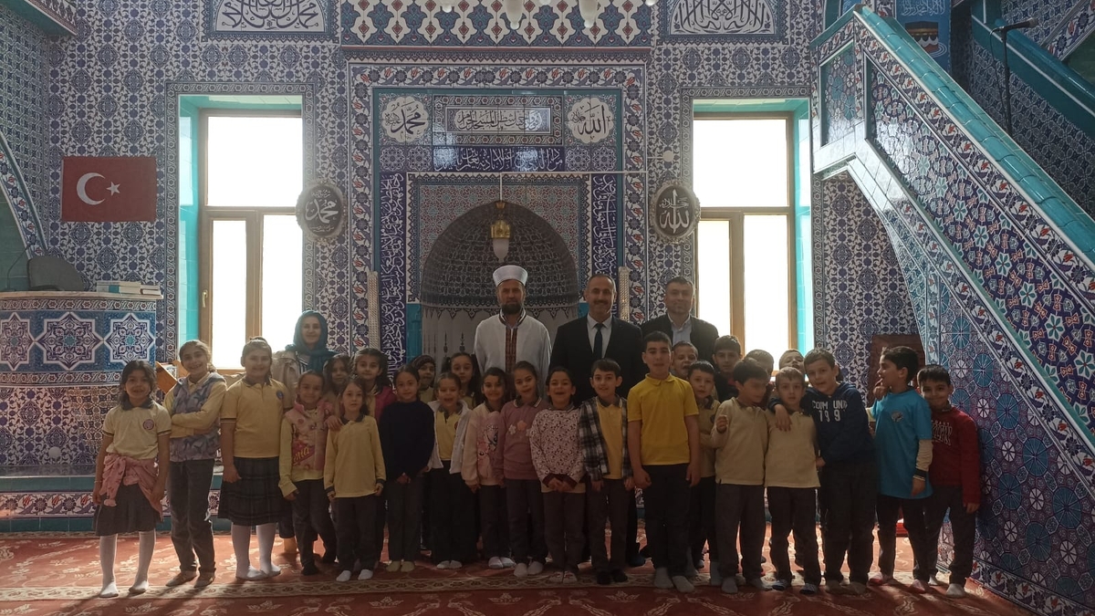 Akyazı Paris İlkokulu öğrencilerinden cami ziyareti
