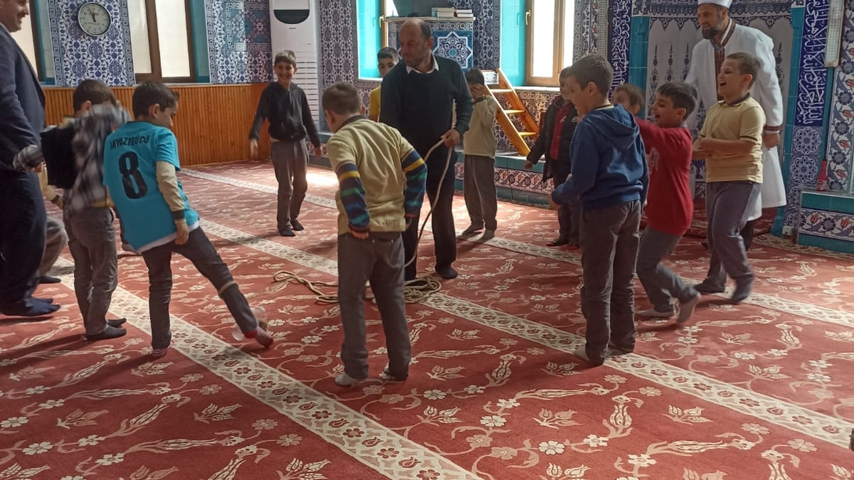 Akyazı Paris İlkokulu öğrencilerinden cami ziyareti