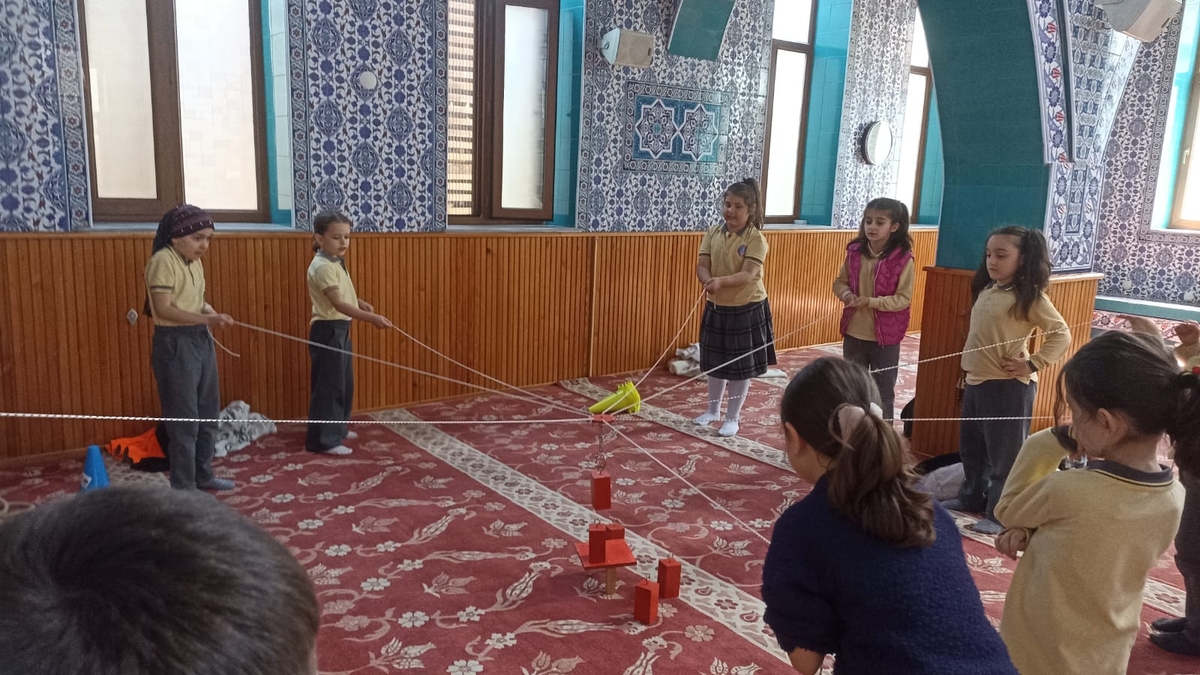 Akyazı Paris İlkokulu öğrencilerinden cami ziyareti