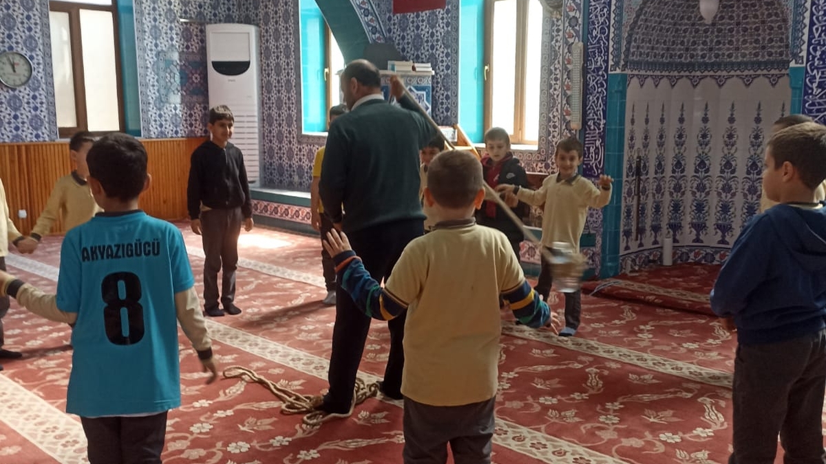 Akyazı Paris İlkokulu öğrencilerinden cami ziyareti