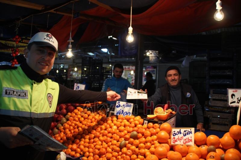 Akyazı Polisi Uyuşturucu Kullanımına Dikkat Çekmek İçin Broşür Dağıttı