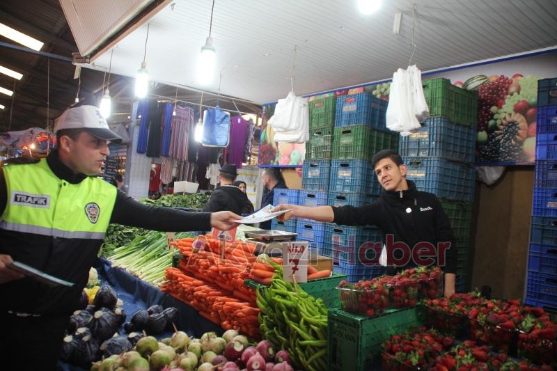 Akyazı Polisi Uyuşturucu Kullanımına Dikkat Çekmek İçin Broşür Dağıttı