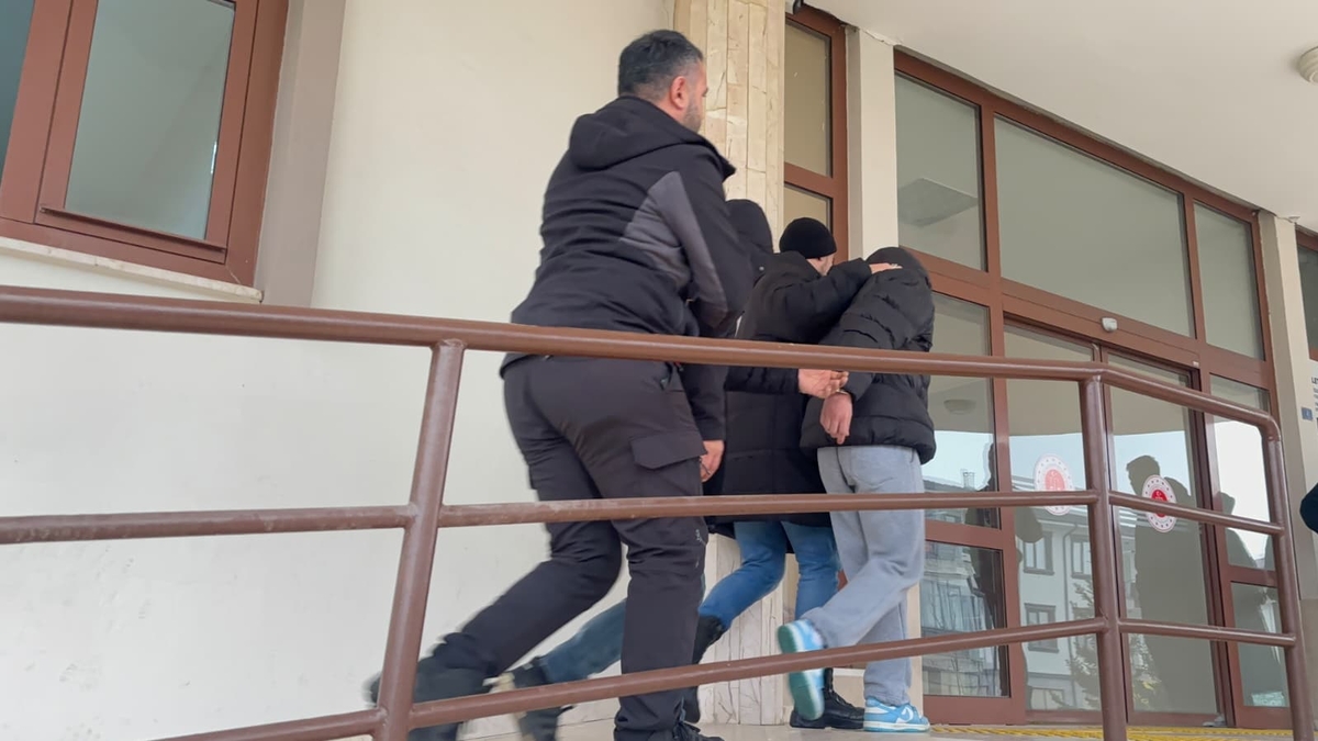 Akyazı polisinden uyuşturucu operasyonu