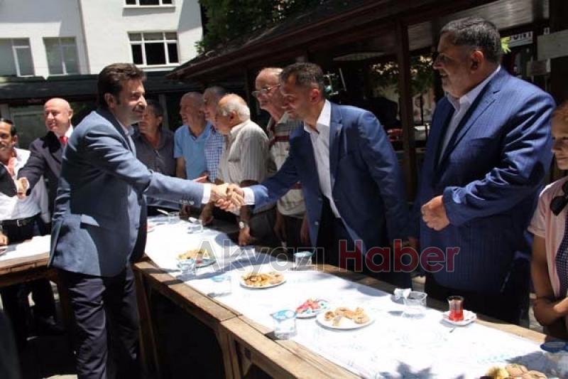 Akyazı Protokolü Halkla Bayramlaştı